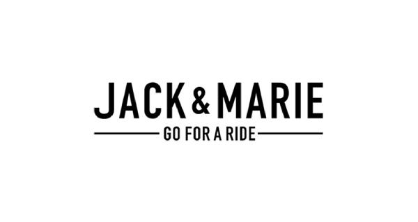 Creation of the JACK & MARIE car lifestyle brand and AUTOBACS GARAGE, concept stores designed to promote a new way of car-life.